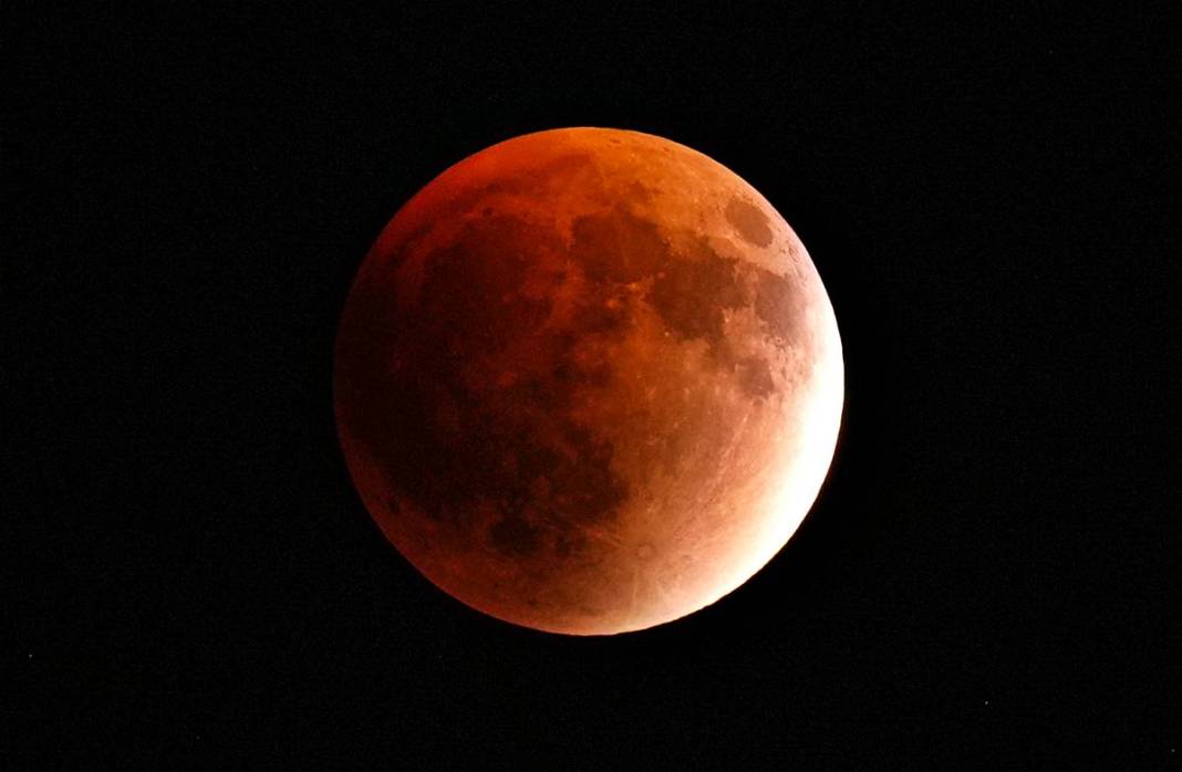 Doğa olayı mı, felaket habercisi mi? 'Kanlı Ay' tutulması ve bilimsel gerçekler 25